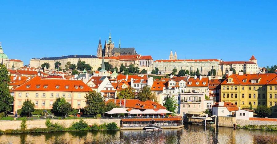Prague: Prague Castle Private Walking Tour - St. George’s Basilica and the Early Middle Ages