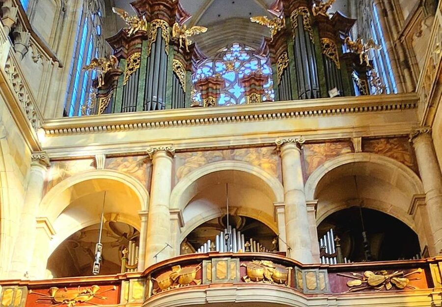 Prague: Prague Castle Private Walking Tour - St. Vitus Cathedral: Prague’s Grand Interior
