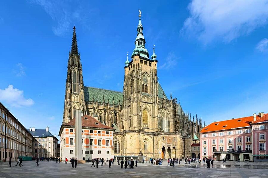 Prague: Prague Castle Skip-the-Line Ticket with Audioguide - St. Vitus Cathedral: the grand centerpiece