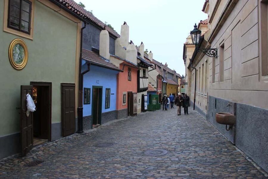 Prague: Prague Castle Walking Tour with Golden Lane in German - The Guide Makes the Difference