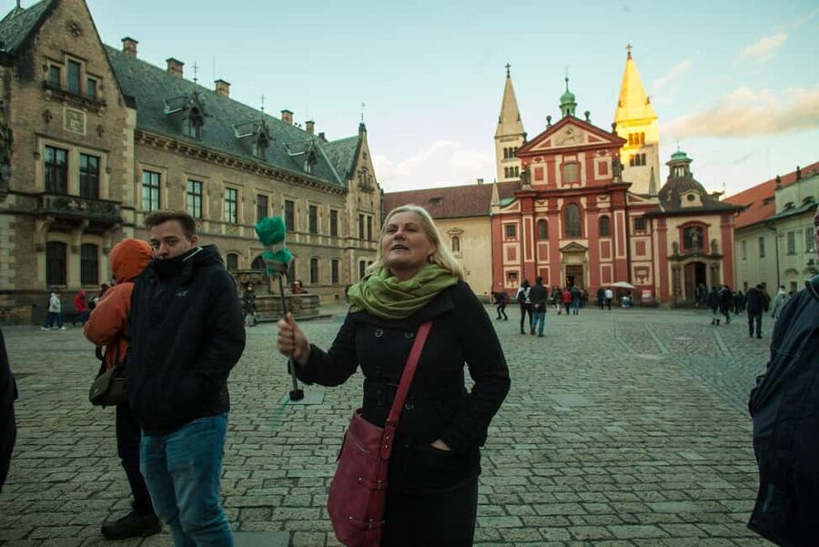 Prague: Prague Castle Walking Tour with Golden Lane in German - Who Should Book This Experience?