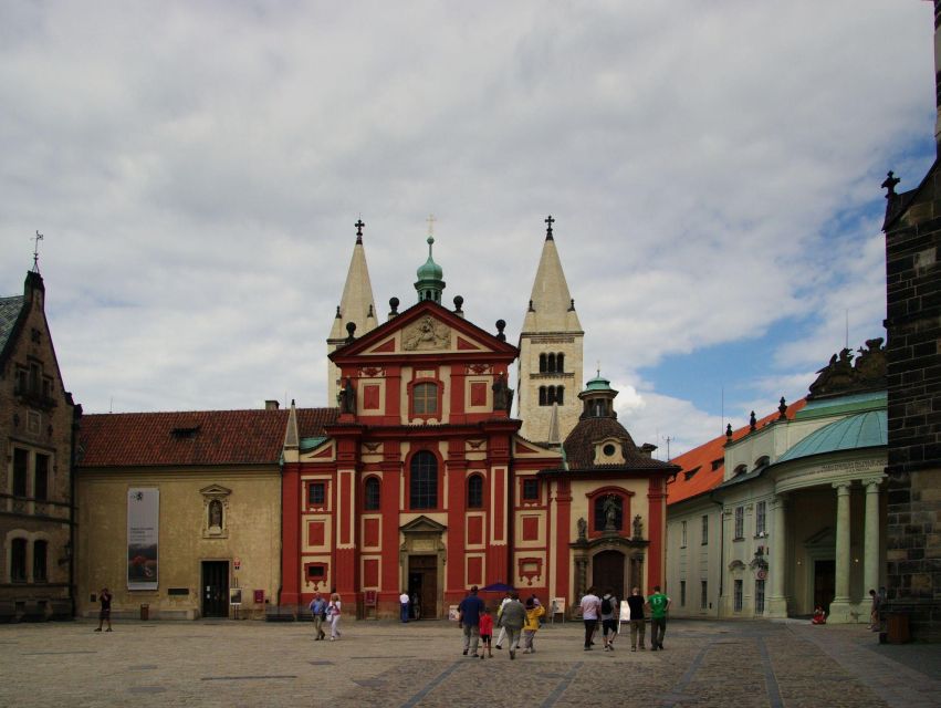 Prague: Tour to Prague Castle with tickets included. Spanish - The Old Royal Palace and Its Royal Stories