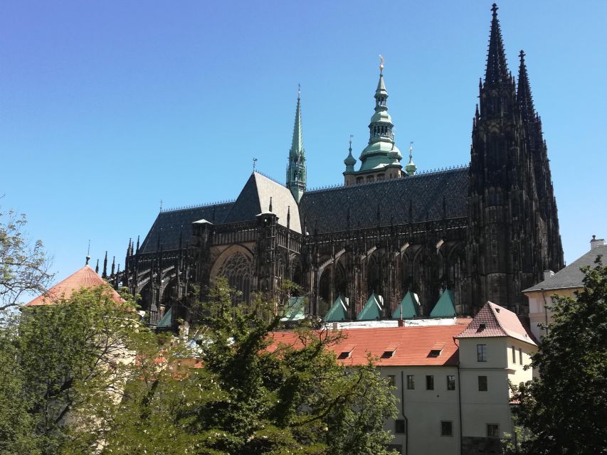 Prague: Tour to Prague Castle with tickets included. Spanish - The Castle Courtyards and Hradčany Square