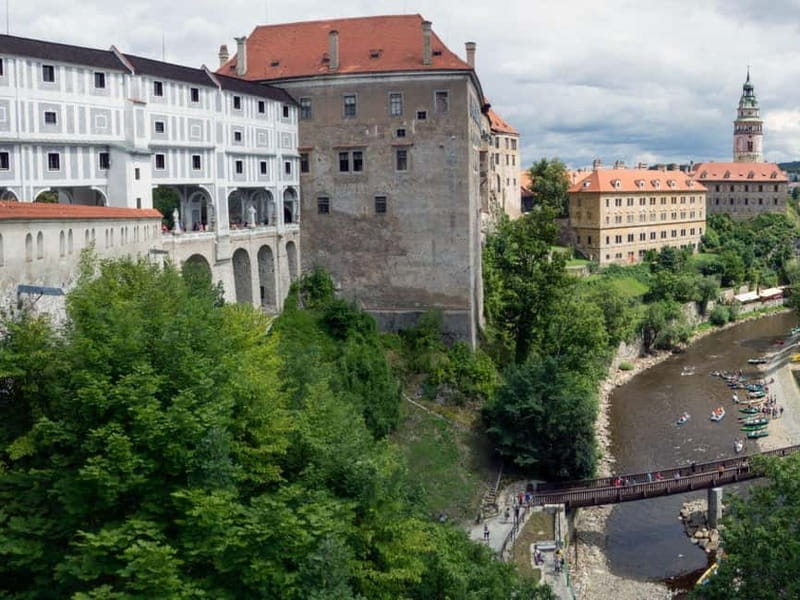 Prague: Transfer to Vienna via fabulous Cesky Krumlov - Lunch with a free choice of venue