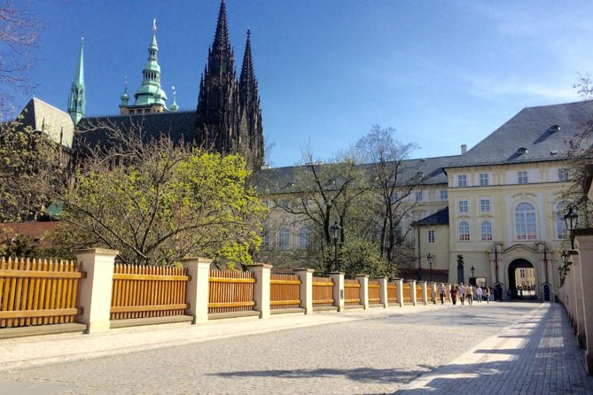 Prague Walking Tour in German: Old Town and Prague Castle - Reaching Prague Castle after a full afternoon on foot