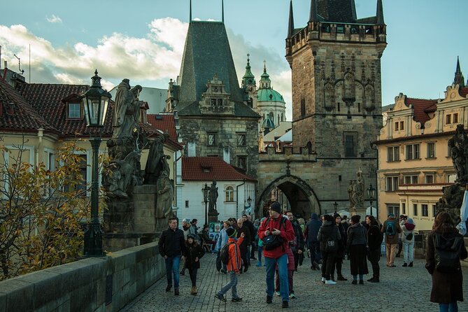 Prague Walking Tour in German: Old Town and Prague Castle - What the guides add beyond dates and buildings