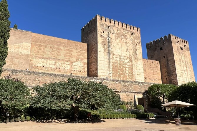 PREMIUM 2 Hour Alhambra and Generalife Tour + tickets - Palace of Carlos V and the end beside the monument