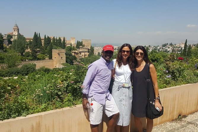 Private Alhambra Highlights Tour Including the Nasrid Palaces - Palace of Carlos V: a sharp change in style