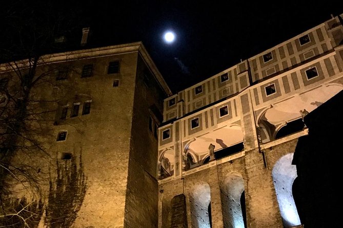 Private evening tour Cesky Krumlov Old Town and Castle area - Castle Garden: quiet views and the Cascade fountain