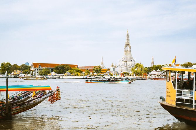 Private Grand Palace and Temple of Emerald Buddha & All Bangkok Highlights - A long-tail boat through the Chao Phraya canals