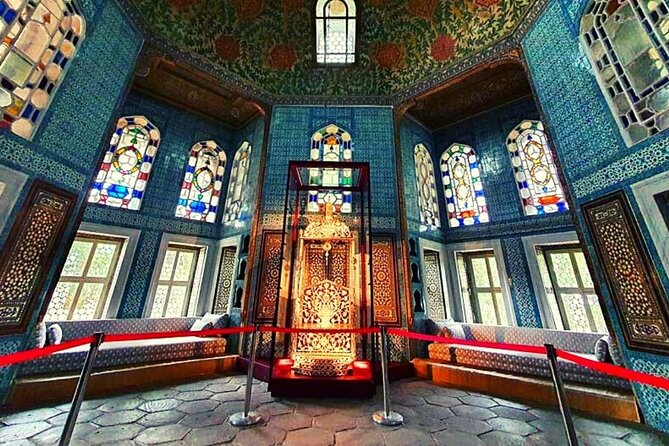 Private Guided Basilica Cistern and Topkapi Palace with Skip Line - The human side of the guiding