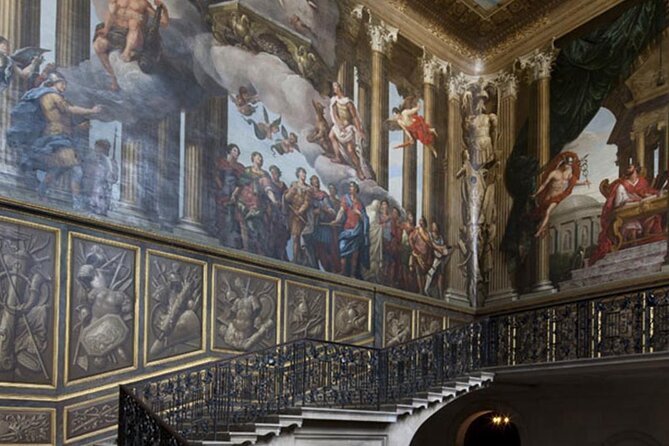 Private Guided Tour of Hampton Court Palace - Meeting Sheila Dunsmore at Hampton Court Palace