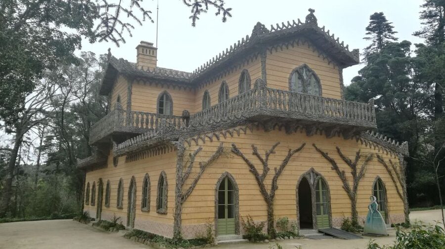 Private Half Day tour Sintra Pena Palace & Initiantion Well - Descending Into Quinta da Regaleira’s Initiation Well