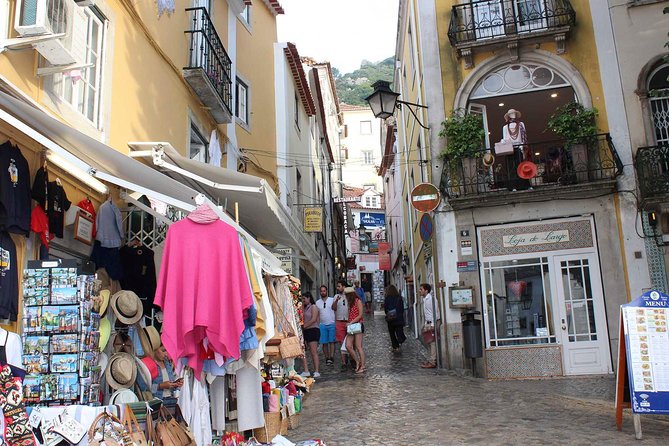 Private Half Day Tour to Sintra and Pena Palace from Lisbon - What the guides add to the day
