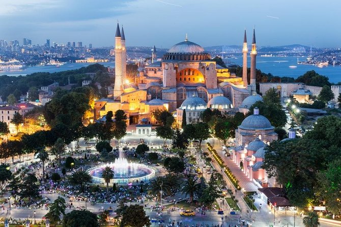 Private Istanbul Sightseeing Tour - Lunch, vehicle, and walking pace