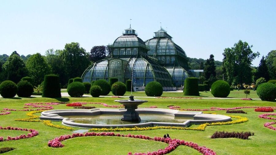 Private Schönbrunn Palace Tour: Entrance included - Meeting your guide at the Group Center Schönbrunn