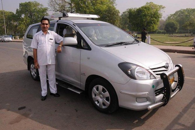 Private Tour: Bangalore City Tour Including LalBagh & Tipu Palace - Bangalore Palace and its Tudor-style details