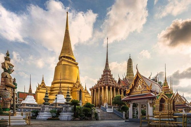 Private Tour: Bangkok Temples and Grand Palace - The value of a private guide and driver