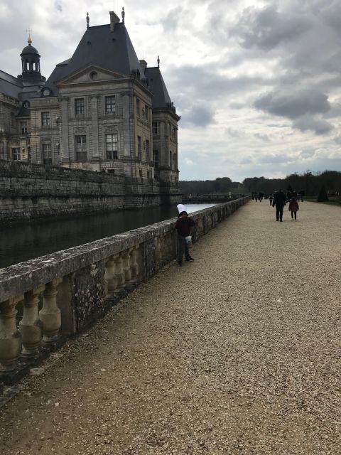 Private tour: Chateaux de Vaux le Vicomte & Fontainebleau - The morning ride from Paris to Fontainebleau