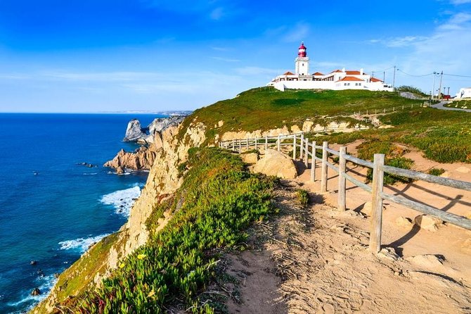 PRIVATE Tour From Lisbon: Sintra, Pena Palace and Cascais - A private route from Lisbon to the Atlantic