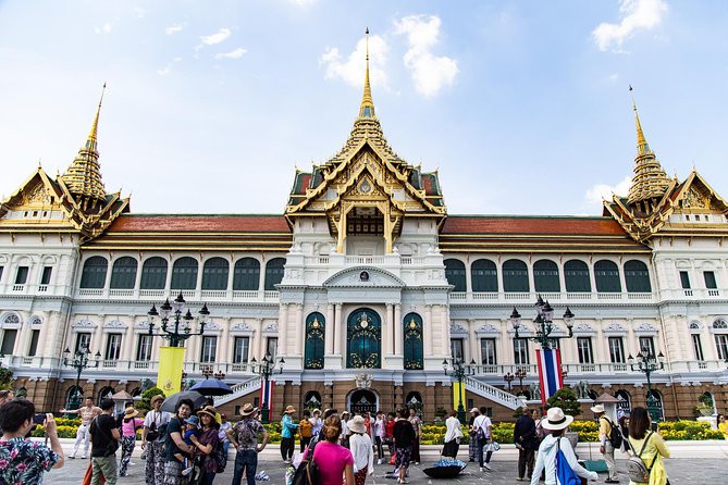 Private Tour: Half-day Grand Palace and Wat Arun by Boat - Wat Arun and its porcelain-covered prang
