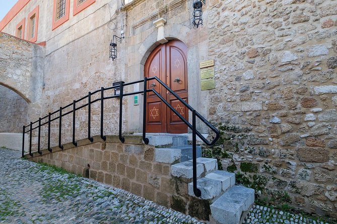 Private Tour in The Jewish Quarter & Grand Master's Palace - Walking through La Juderia
