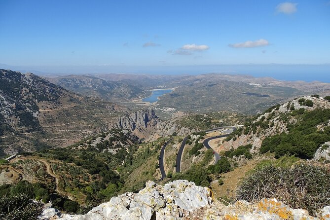 Private Tour-Knossos Palace Zeus Cave Olive Oil Mill & Wine - Pottery in Psychro, with clay under your hands