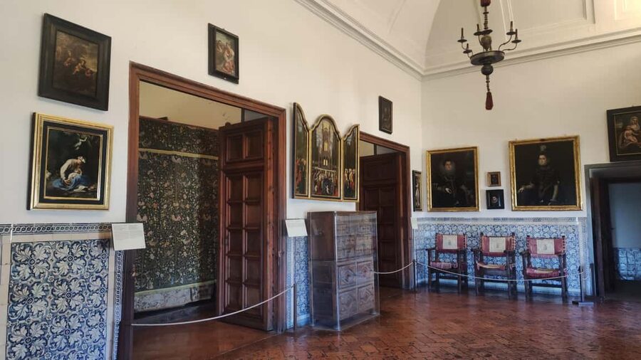 Private tour: San Lorenzo de El Escorial Monastery - The Royal Pantheon and the family behind the monument