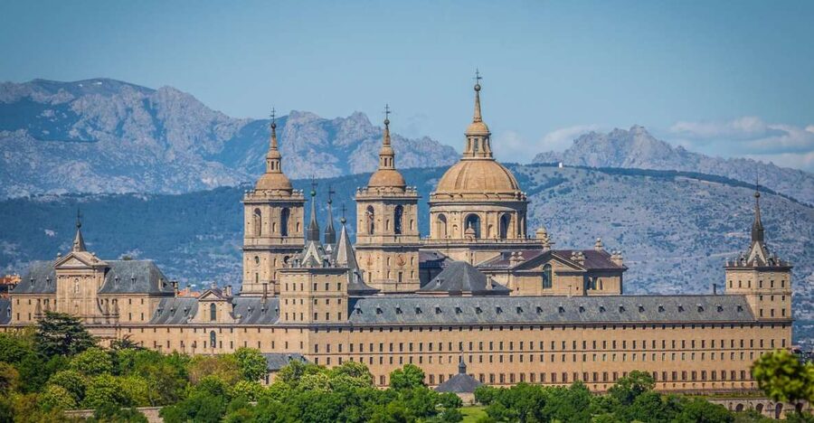 Private tour: San Lorenzo de El Escorial Monastery - The library and the ideas behind Philip II’s rule