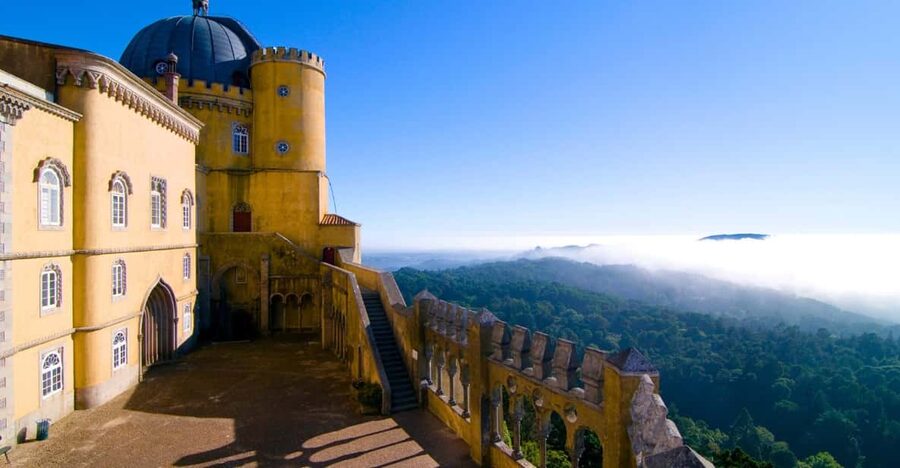 Private Tour : Sintra, Pena palace, Cabo da roca, Cascais - Sintra: lunch and free time after the palace