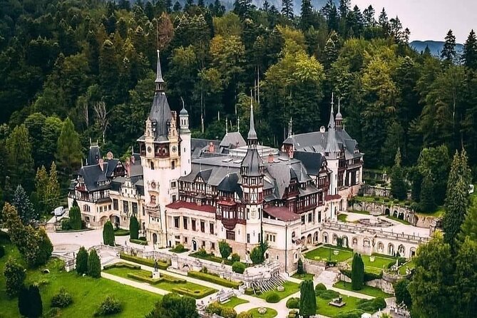Private Tour to Dracula's Castle, Brașov City & Peleș Castle - Brașov’s old center and the Black Church