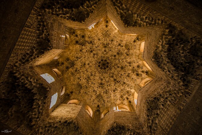 Private Tour to The Alhambra with Nasrid Palaces in Granada - Why a guide matters at the Alhambra
