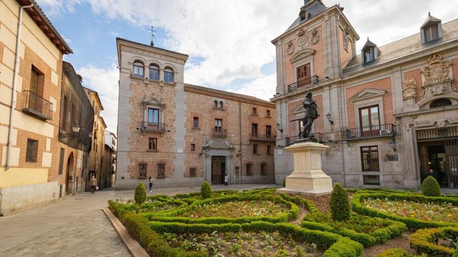 Private Visit to the Royal Palace and Walking Tour of Madrid - Starting at Debod Temple and Plaza de España