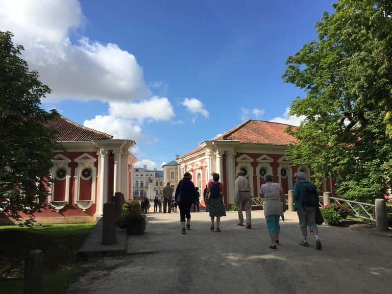 Riga: Bauska Castle, Rundale Palace and Hill of Crosses Trip - A big Baltic day from Riga