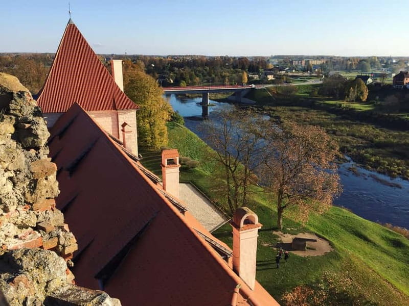 Riga: Bauska Castle, Rundale Palace and Hill of Crosses Trip - Jelgava and the first look beyond Riga