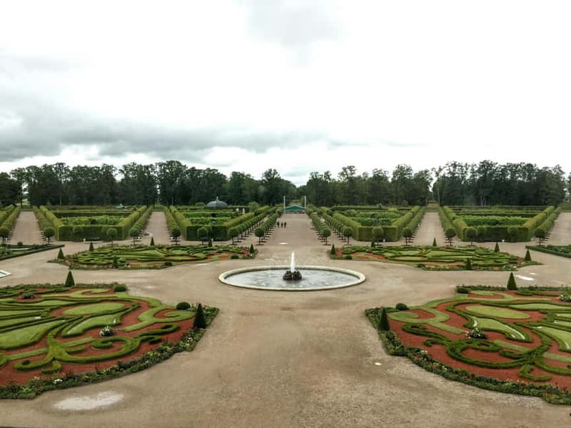 Riga: Bauska Castle, Rundale Palace and Hill of Crosses Trip - The border crossing and a second country