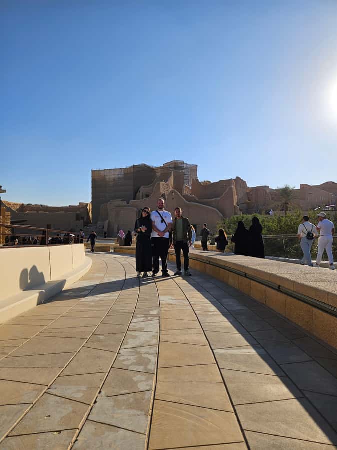 Riyadh: Diriyah, AL Masmak Fortress, AL Murabba Palace Tour - The guide’s role in a new destination