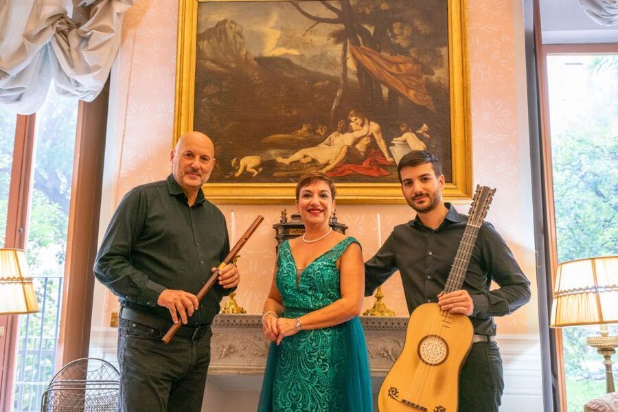 Rome: New Year's Concert at Palazzo Doria Pamphilj with Tour - Entering Palazzo Doria Pamphilj on Via del Corso