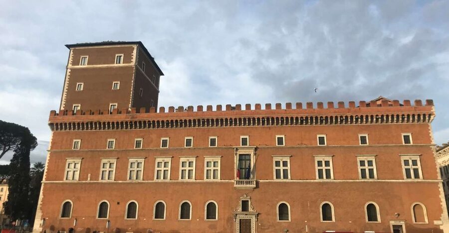 Rome: Palazzo Venezia Reserved Entrance with Museum - The Vittoriano terrace and its wide Rome views