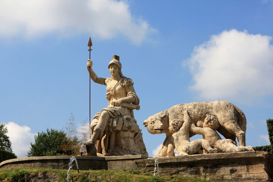Rome: Tivoli Day Trip with Villa d'Este and Villa Adriana - Villa d’Este and its fountain-filled gardens