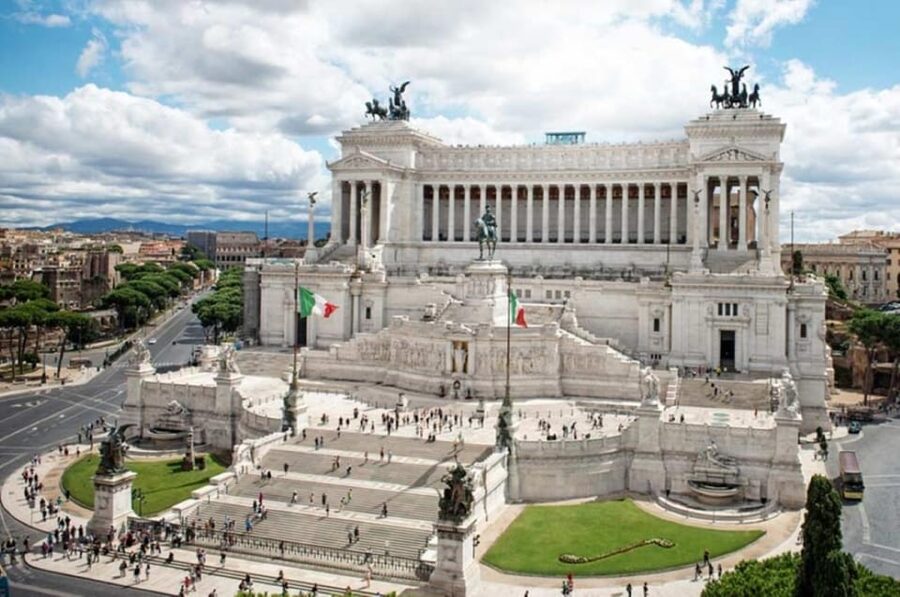 Rome: Vittoriano with Rooftop & Palazzo Venezia Hosted Entry - Riding the elevator to the panoramic terrace