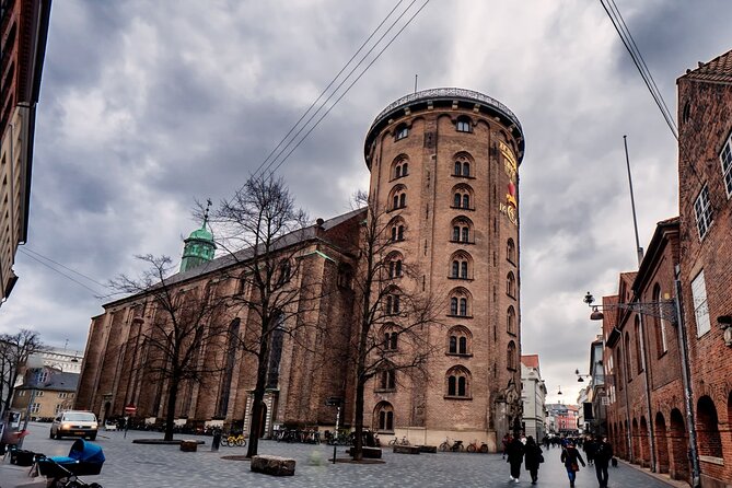 Round Tower, Rosenborg Castle and Old Town Copenhagen Tour - Walking the Round Tower’s unusual spiral ramp