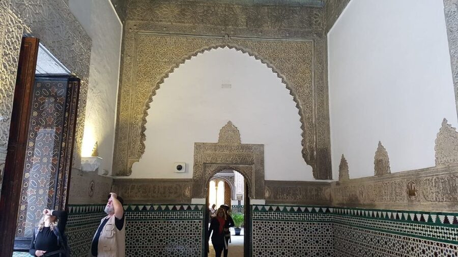 Royal Alcázar of Seville Skip-the-Line Guided Tour - Finding the orange umbrella at Plaza del Triunfo