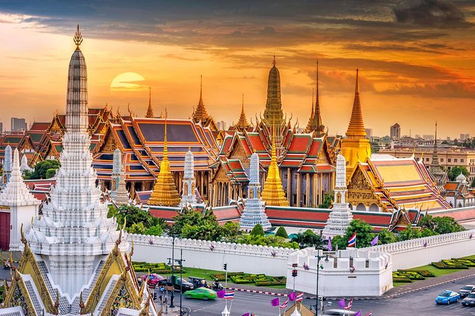Royal Grand Palace and Bangkok Temples: Half Day Tour - Heat, crowds, and practical preparation