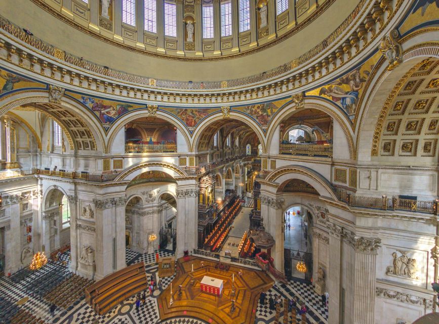 Royal London Tour incl Buckingham Palace & Changing of Guard - Why Buckingham Palace is the main event