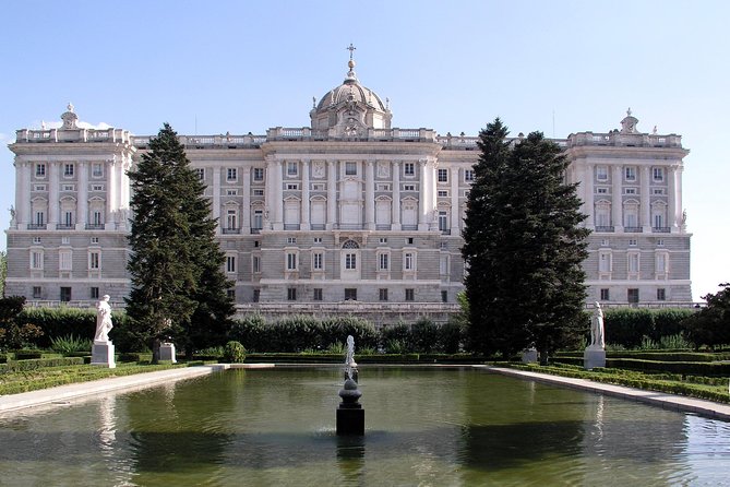 Royal Palace Guided Tour Small Group with Tickets - Entering with preferential access