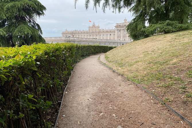 Royal Palace Madrid Small Group Tour with Skip the Line Ticket - What 90 minutes really gives you