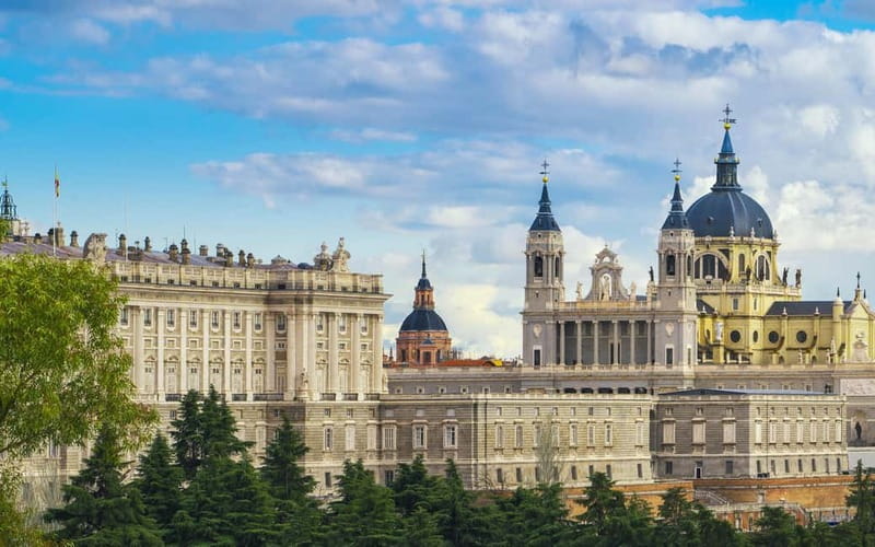 Royal Palace of Madrid: Private tour with entrance included - The grand staircase and the Hall of Columns