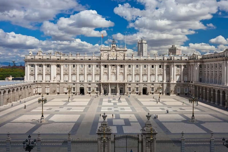 Royal Palace of Madrid: Private tour with entrance included - Throne Room, State Dining Room, and Hall of Mirrors