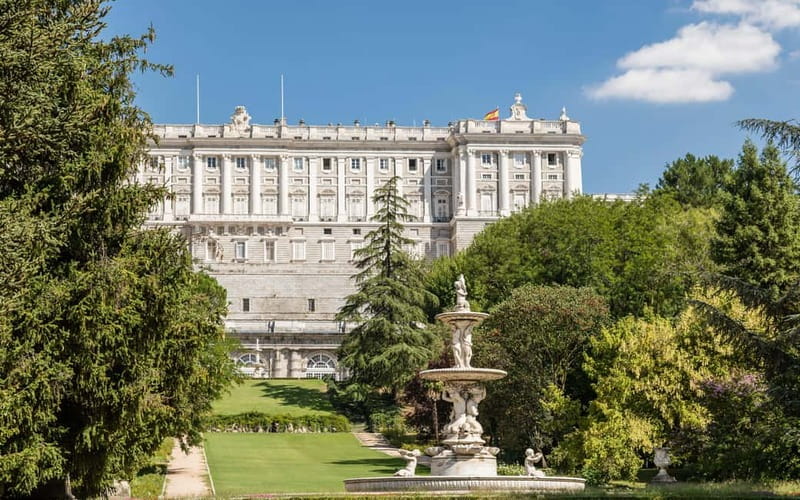 Royal Palace of Madrid: Private tour with entrance included - Royal Chapel and the Royal Armory